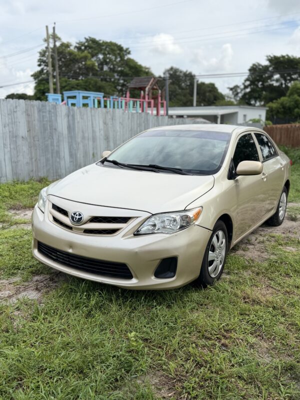 TOYOTA COROLLA LE - Imagen 2